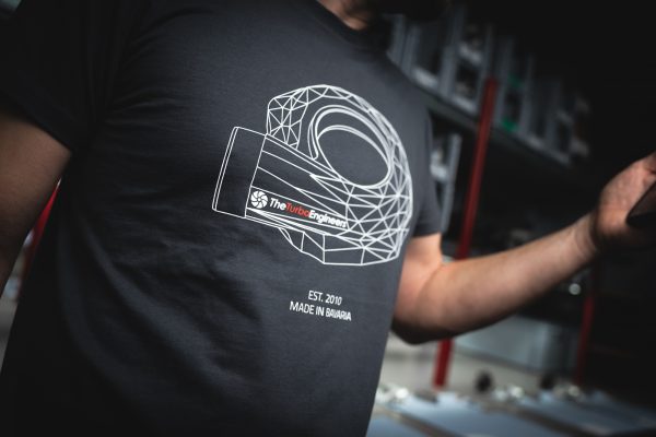 T-Shirt TTE Low Poly Turbolader – Bild 9
